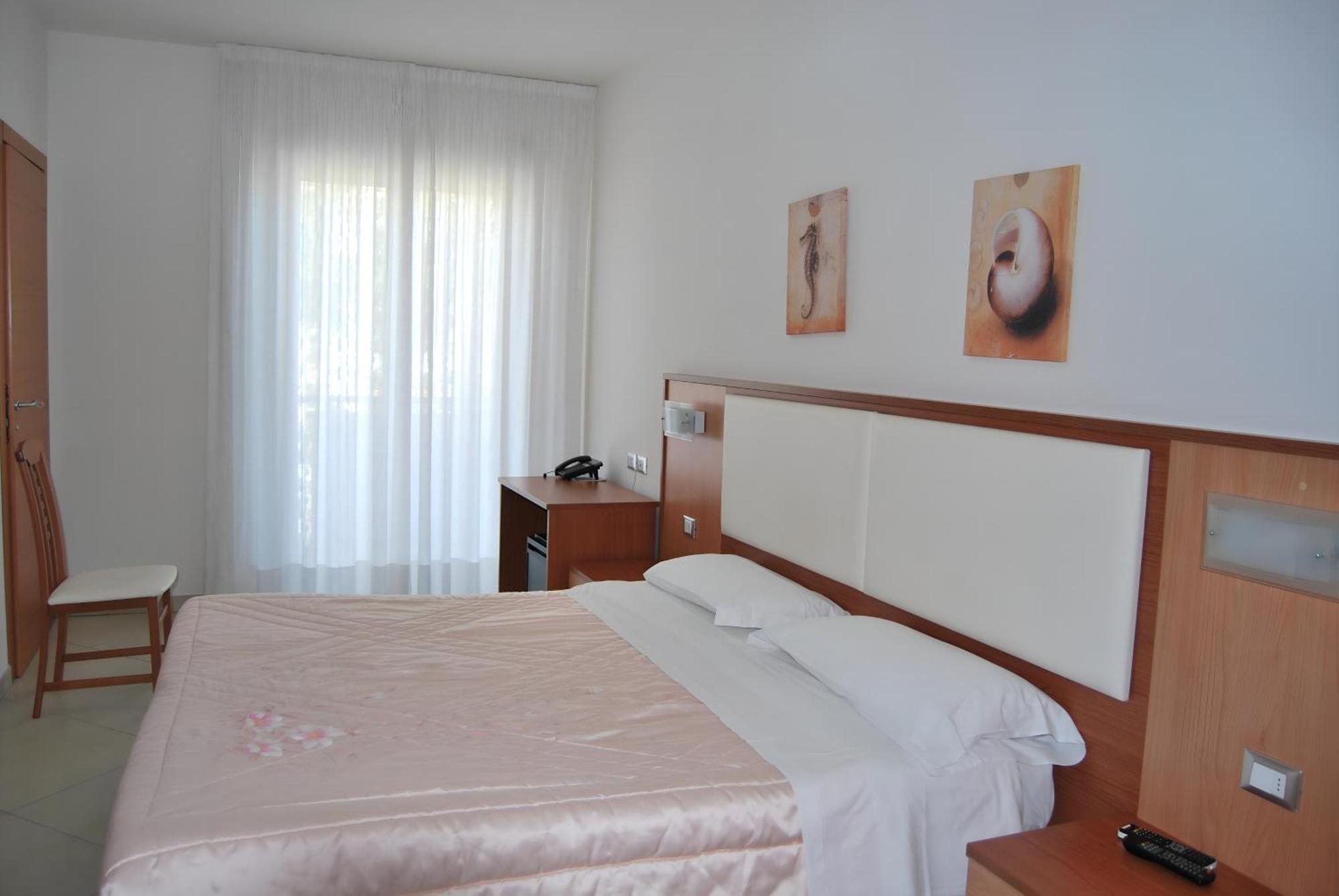 Eu Ropa Hotel Nereto Exterior photo